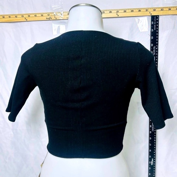 Reformation ~ Black Ribbed ~ Twist Front V-Neck Crop Top ~ Short Sleeve ~ XS NWT - Picture 2 of 10
